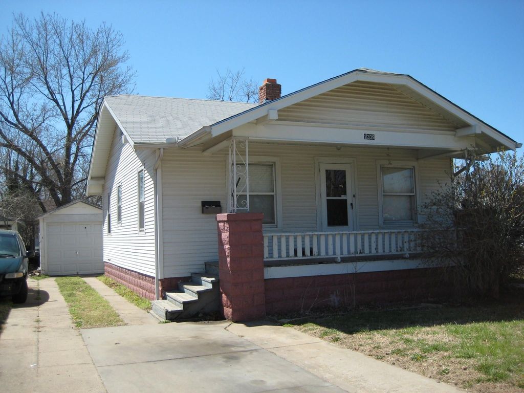 2239 W Maple St, Wichita, KS 67213