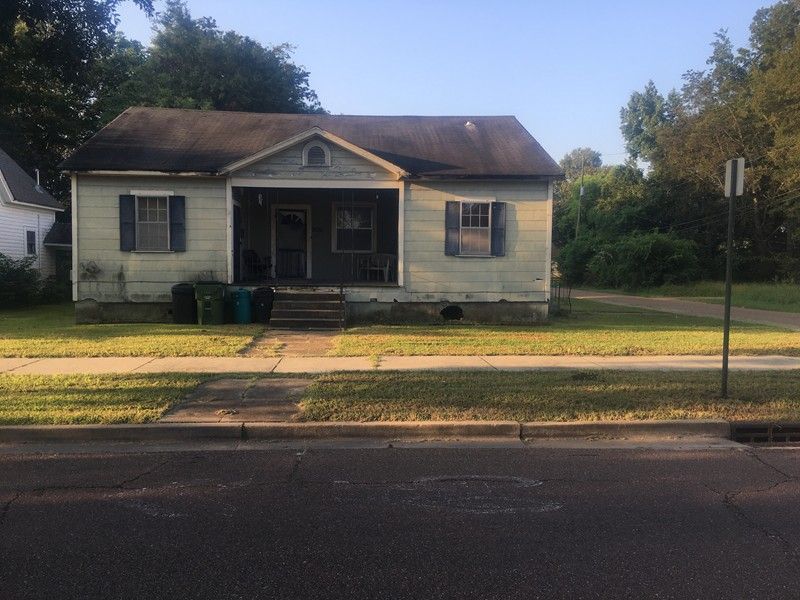 1111 Strong Ave, Greenwood, MS 38930 Trulia