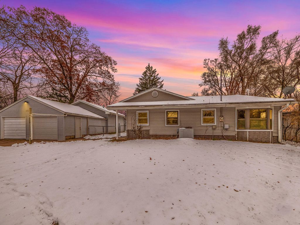 259 Stanford Ln, Jackson, MI 49203