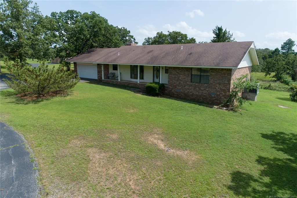 9390 Hedge Rd, Henryetta, OK 74437