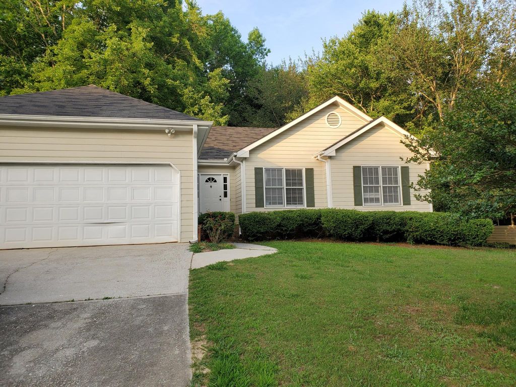 2820 Park Chase Dr, Snellville, GA 4 Bed, 3 Bath Single 2820 Park Chase Dr, Snellville, GA 4 Bed, 3 Bath Single
