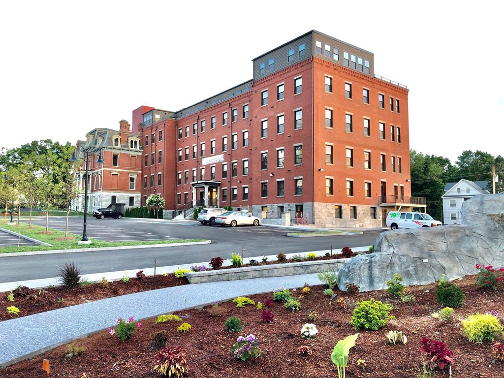 357 Pawtucket St #102, Lowell, MA 01854