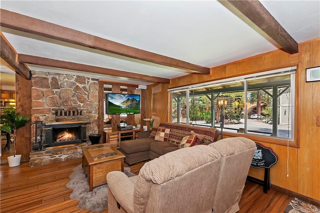 526 Temple Ln, Big Bear Lake, CA 92315