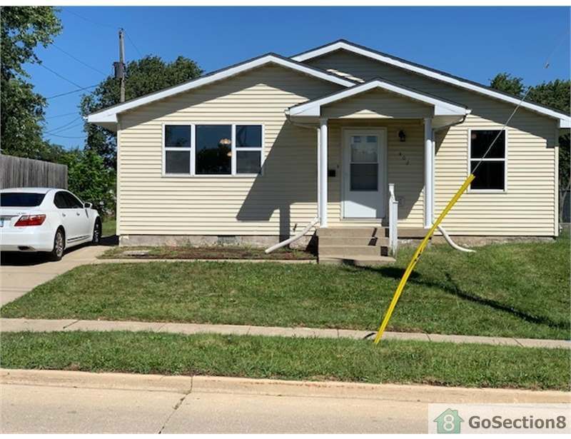 402 E Kerr Ave, Urbana, IL 61801