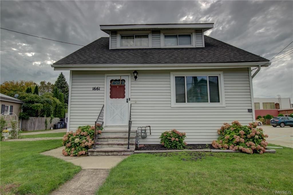 1661 Electric Ave, Lackawanna, NY 14218