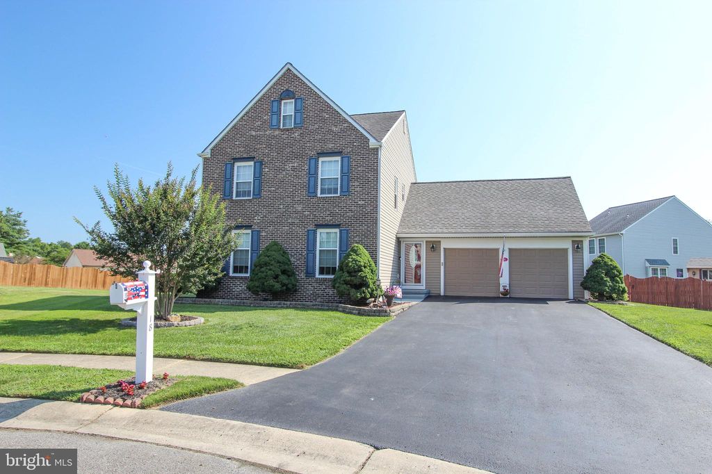 18 Regal Ct, Bear, DE 19701