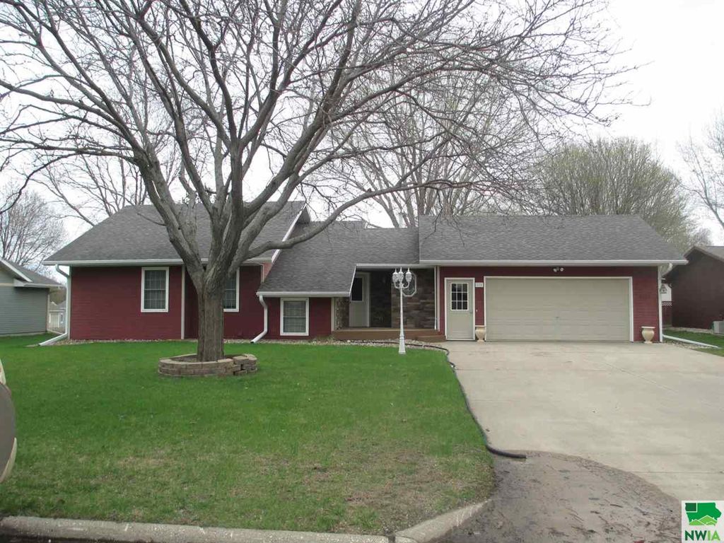 111 Michigan Ave NW, Orange City, IA 51041 Trulia