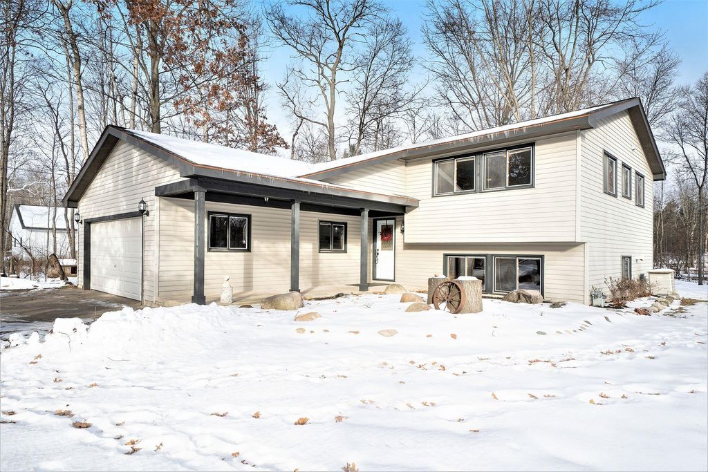 2301 Kiki Run NE, Rockford, MI 49341