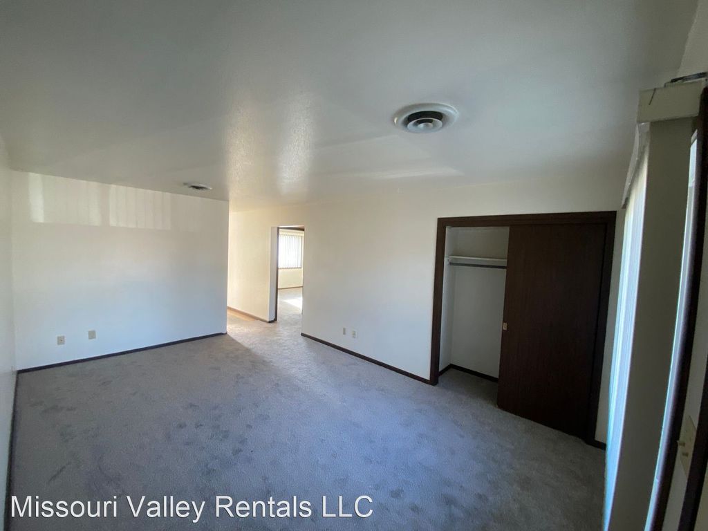 521 W Indiana Ave, Bismarck, ND 58504