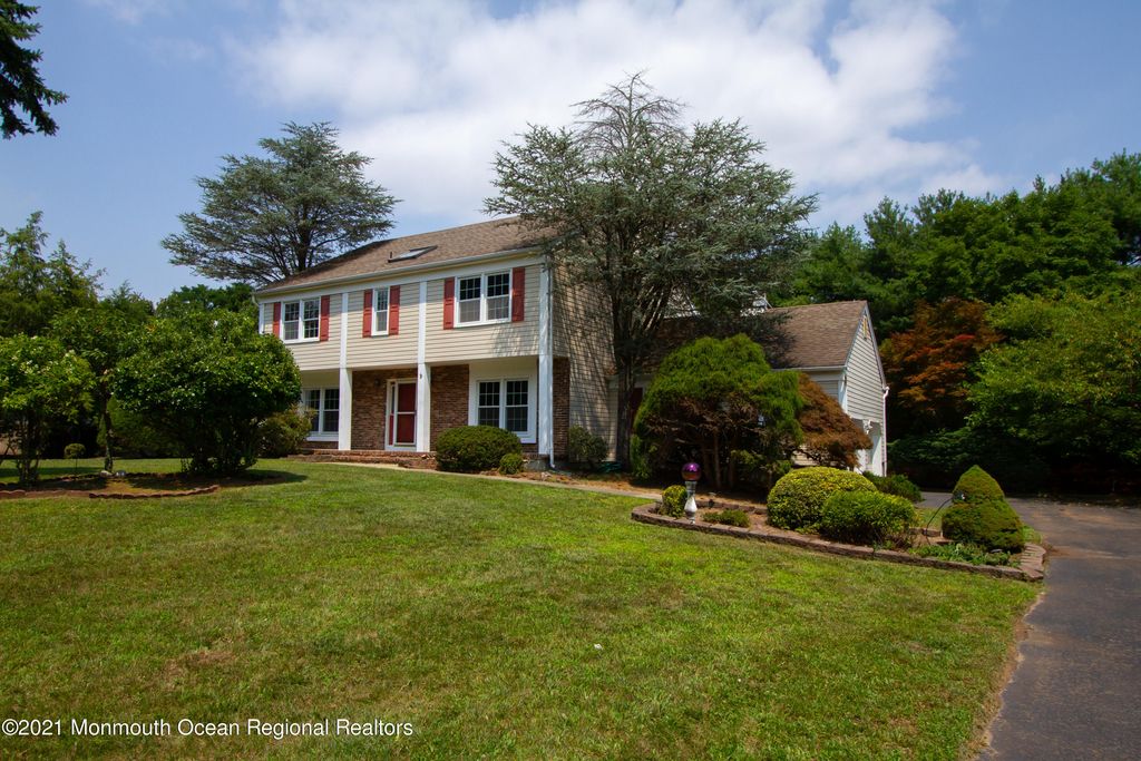 9 Kathy Ct, Holmdel, NJ 07733