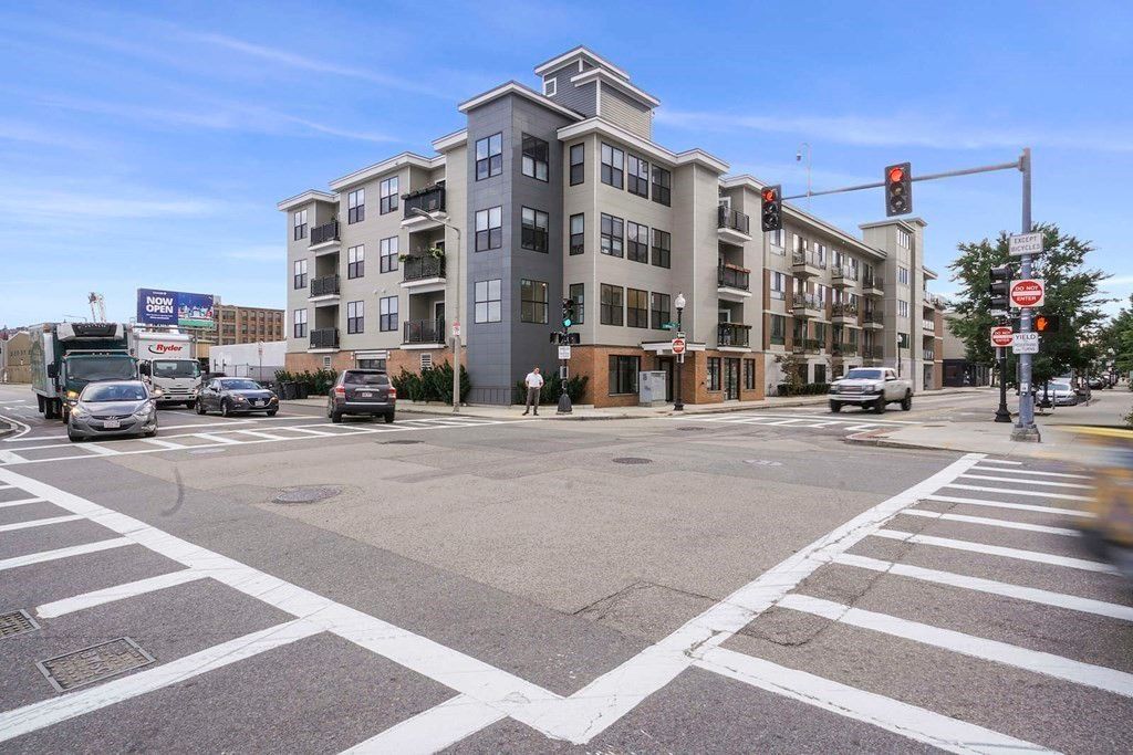 345 D St #5, South Boston, MA 02127