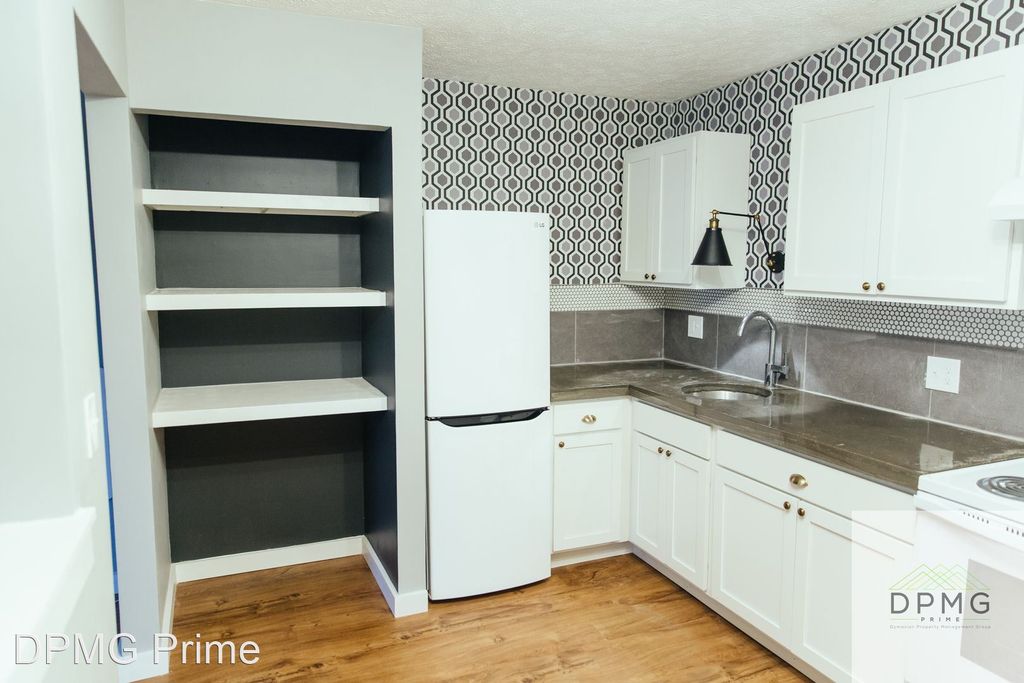 326 E Hillsdale St #3, Lansing, MI 48933