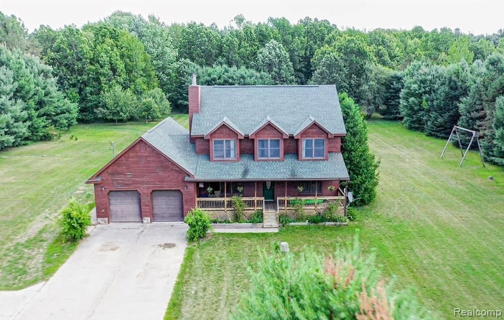 9240 White Rd, Linden, MI 48451