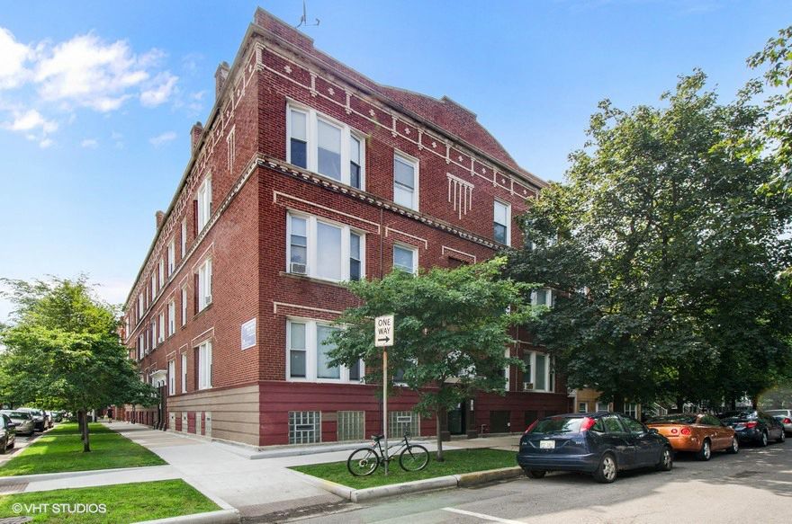 2645 N Fairfield Ave, Chicago, IL 60647