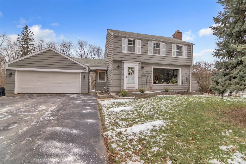 373 Pinewood St, Ann Arbor, MI 48103