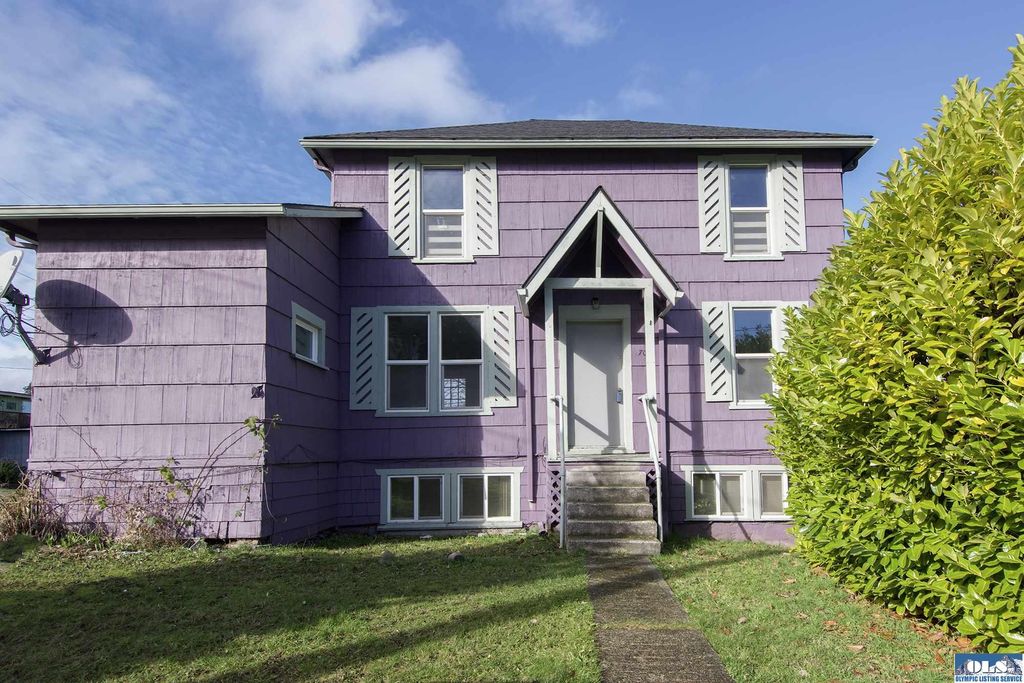 708 S Chambers St, Pt Angeles, WA 98362