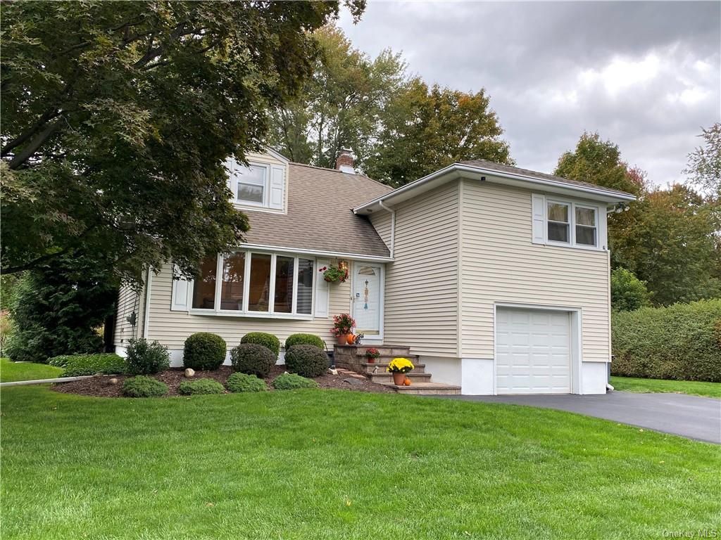 251 Cottage Rd, Valley Cottage, NY 10989