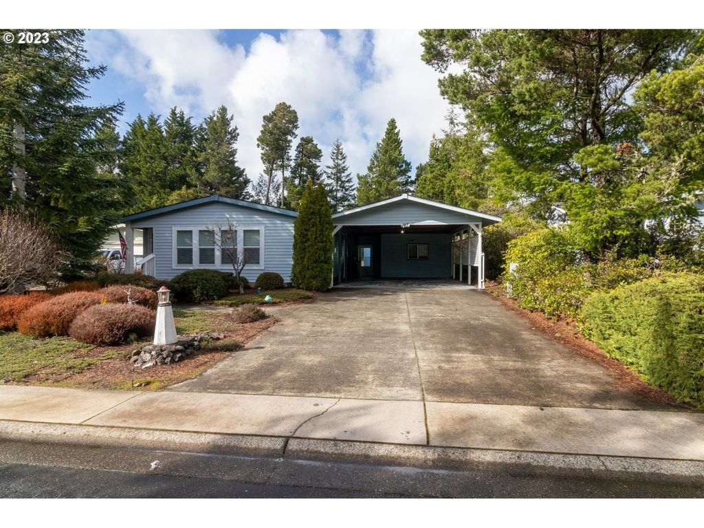 145 42nd Way, Florence, OR 97439