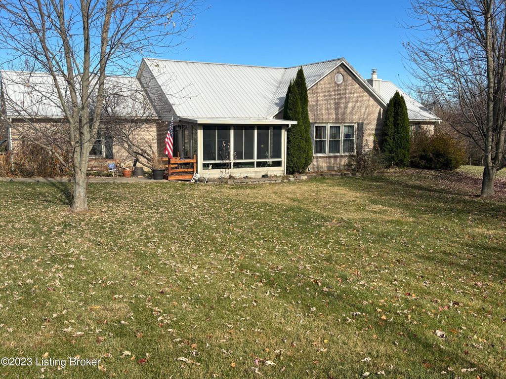 372 Fisher Farm Rd, Bedford, KY 40006