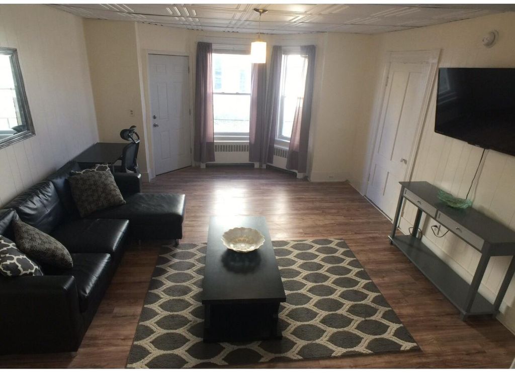 282 Summer St, Manchester, NH 03103
