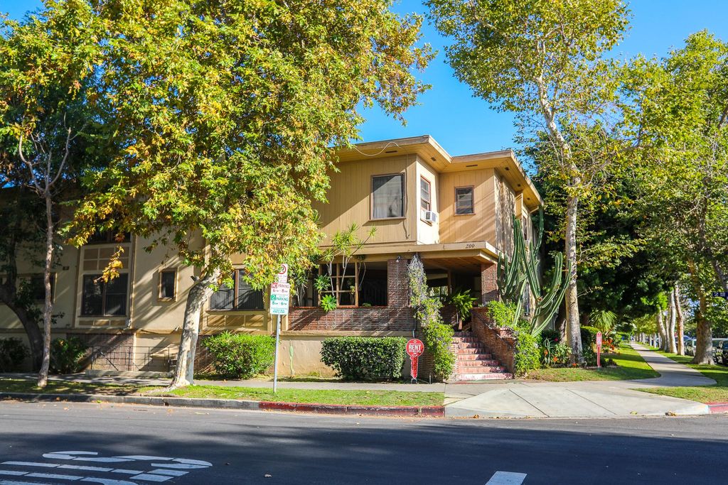 200 S Sycamore Ave, Los Angeles, CA 90036