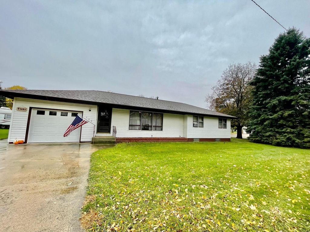 109 W Butler Ave, Ellsworth, MN 56129