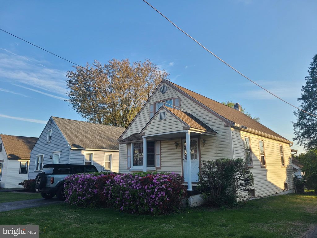 4912 Shepard St, Brookhaven, PA 19015