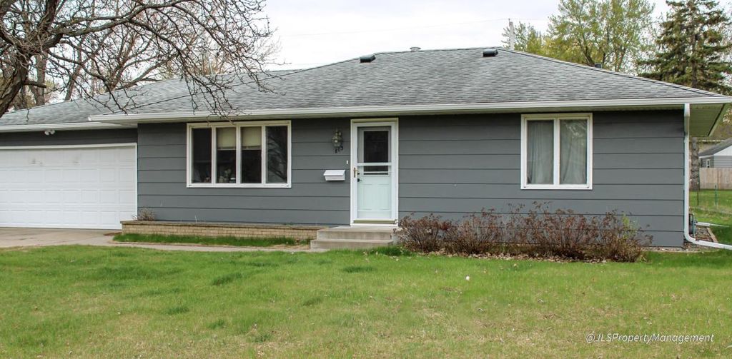 813 24th Ave N, Saint Cloud, MN 56303