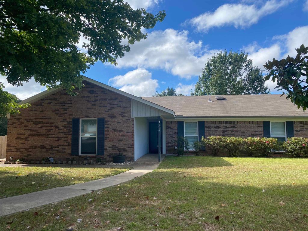 214 Chimney Ridge Ln, Hallsville, TX 75650