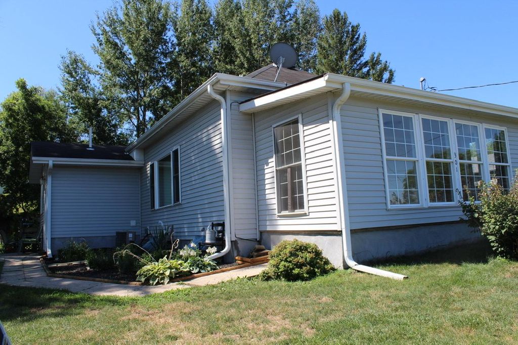 301 W High St, Colfax, IA 50054