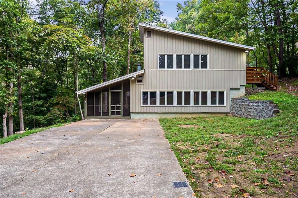 5650 Lakeside Dr, Pfafftown, NC 27040