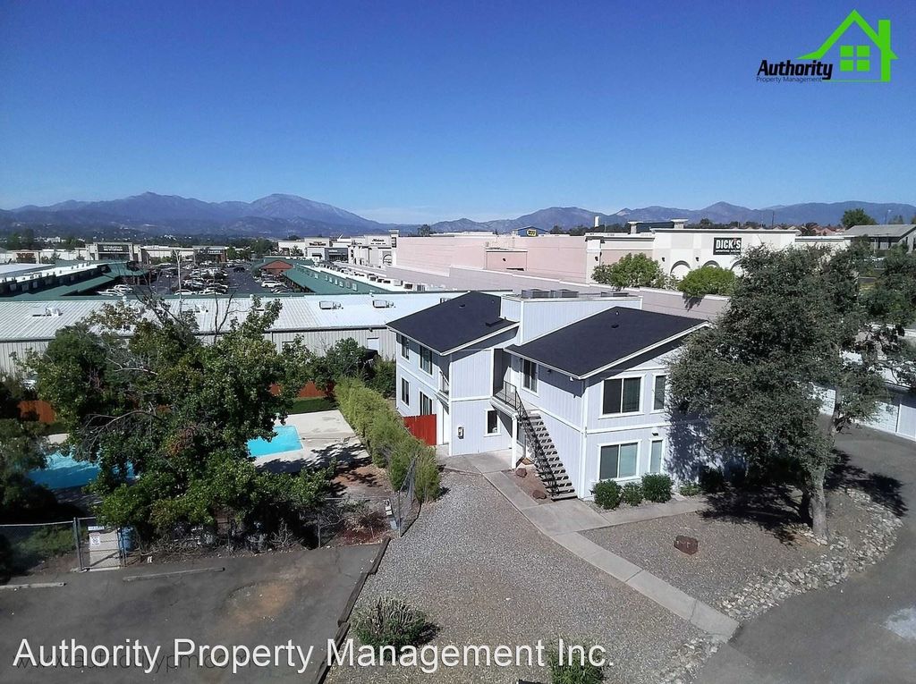 900 Jamieson Ct #3, Redding, CA 96003