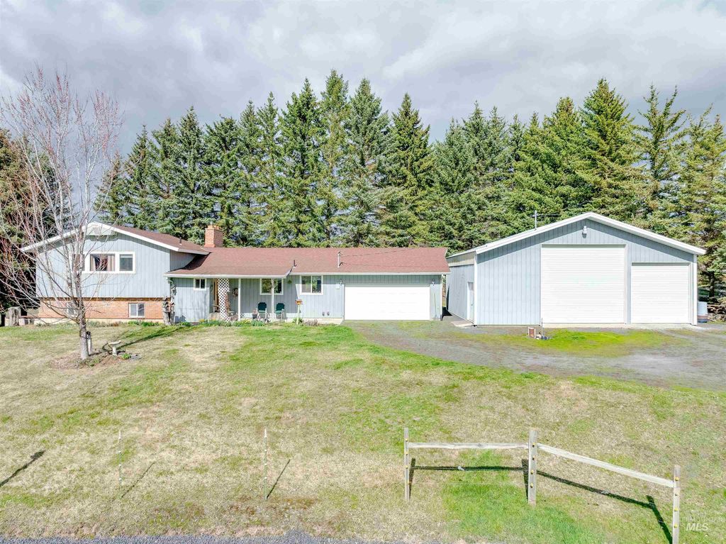 1005 Riehle Rd, Moscow, ID 83843