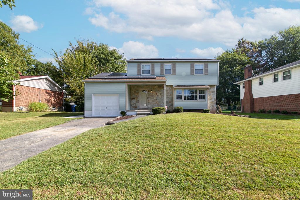 13 Lafferty Dr, Cherry Hill, NJ 08002