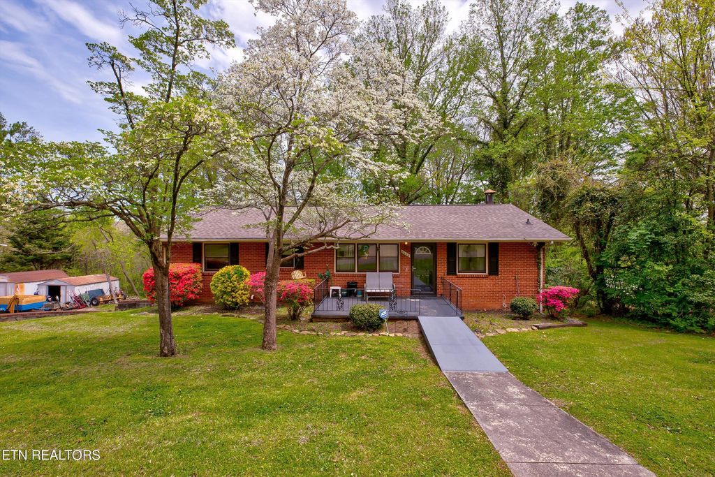 3604 Sprucewood Rd, Knoxville, TN 37921