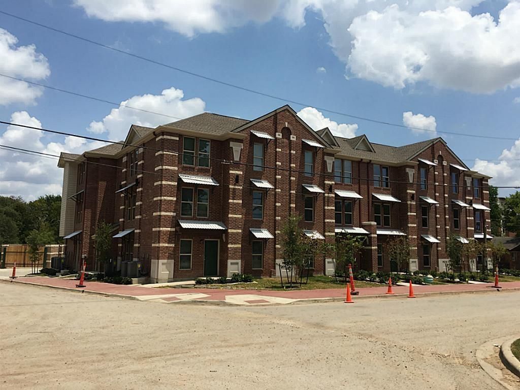 300 Spruce St, College Station, TX 77840