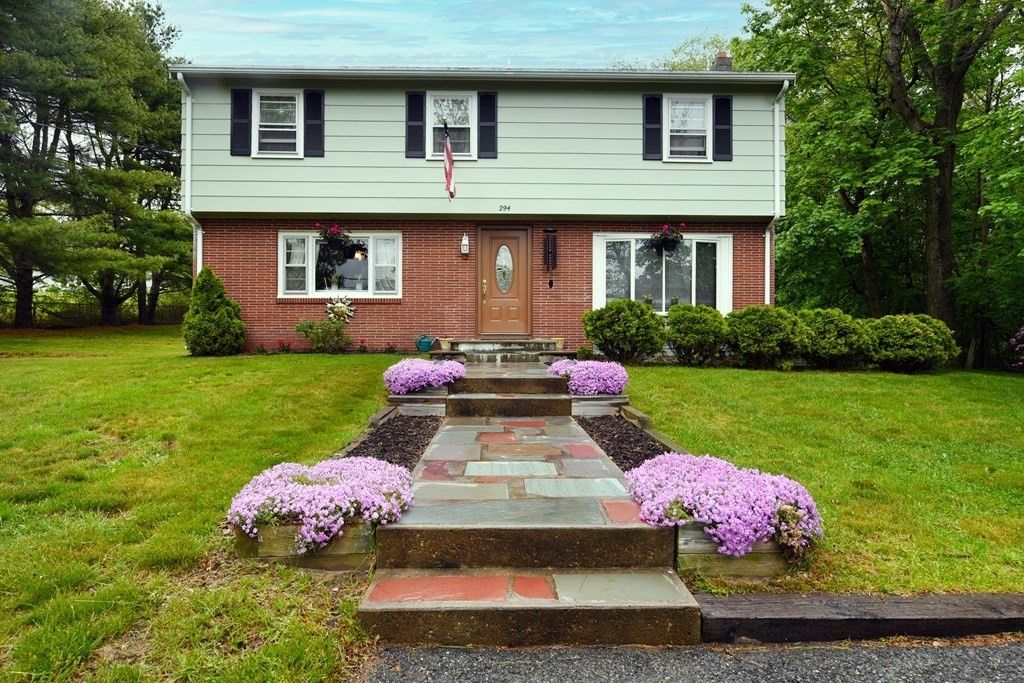 294 Cherry St, Middleboro, MA 02346