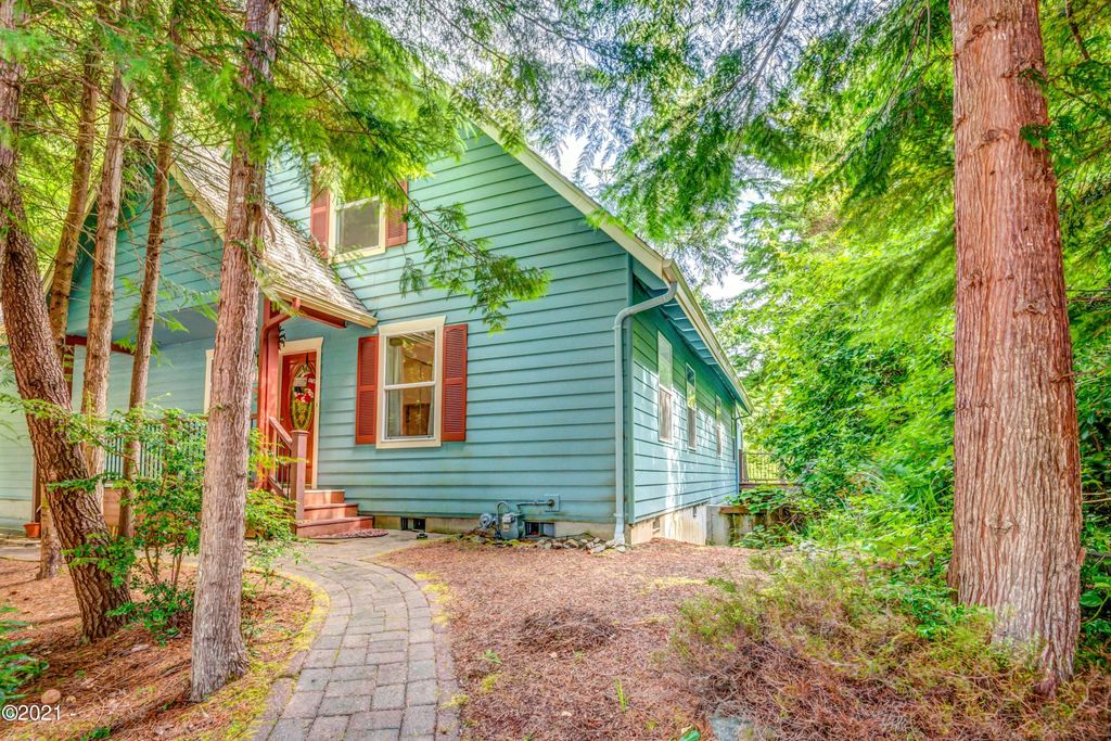 170 Seagrove Loop, Lincoln City, OR 97367