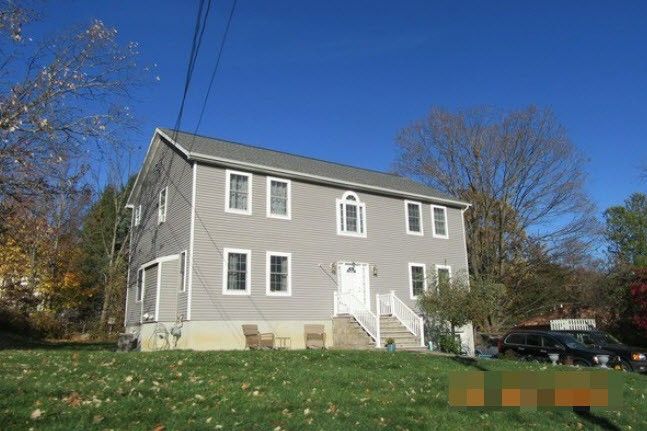 33 Cumberland Rd, Fishkill, NY 12524