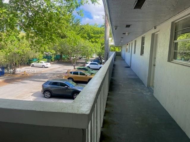 17255 SW 95th Ave #102, Palmetto Bay, FL 33157