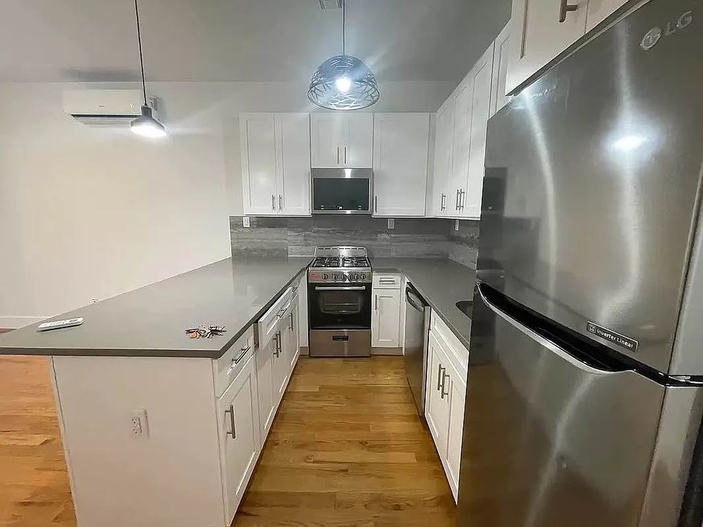 363NeptuneAve#3A,Brooklyn,NY11235