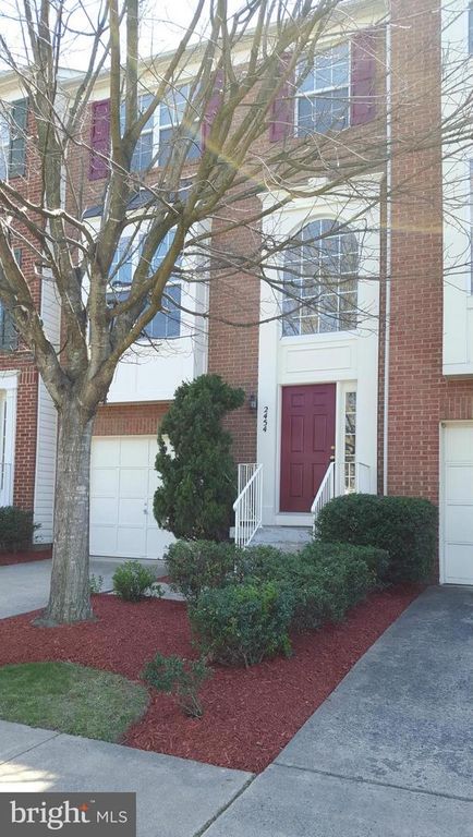 2454 Covered Wagon Ct, Herndon, VA 20171
