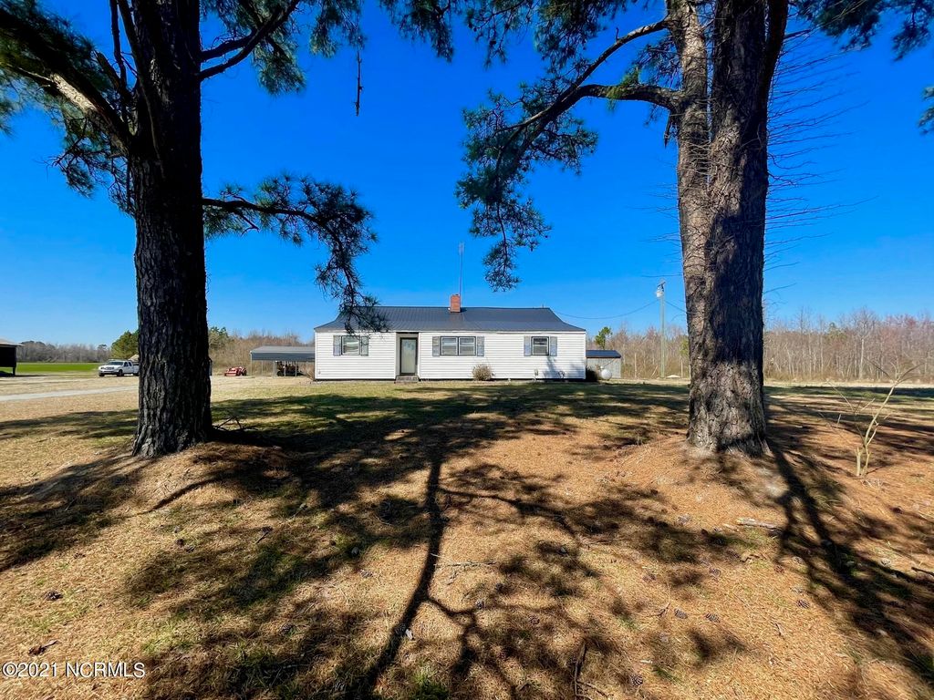 9240 Bear Grass Rd, Robersonville, NC 27871 3 Bed, 2 Bath Single