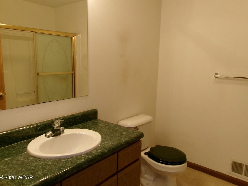 Photo 17 of 2407 E  Breese Rd