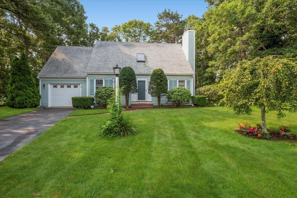 15 Seafarer Ln, Hyannis, MA 02601