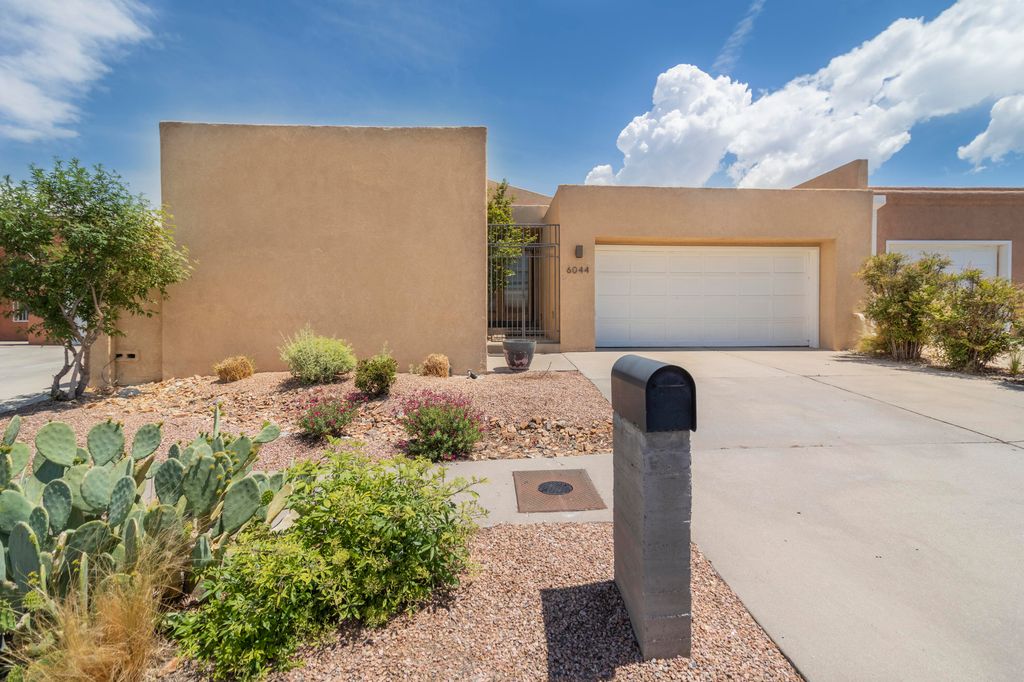 6044 Vista Campo Rd NE, Albuquerque, NM 87109