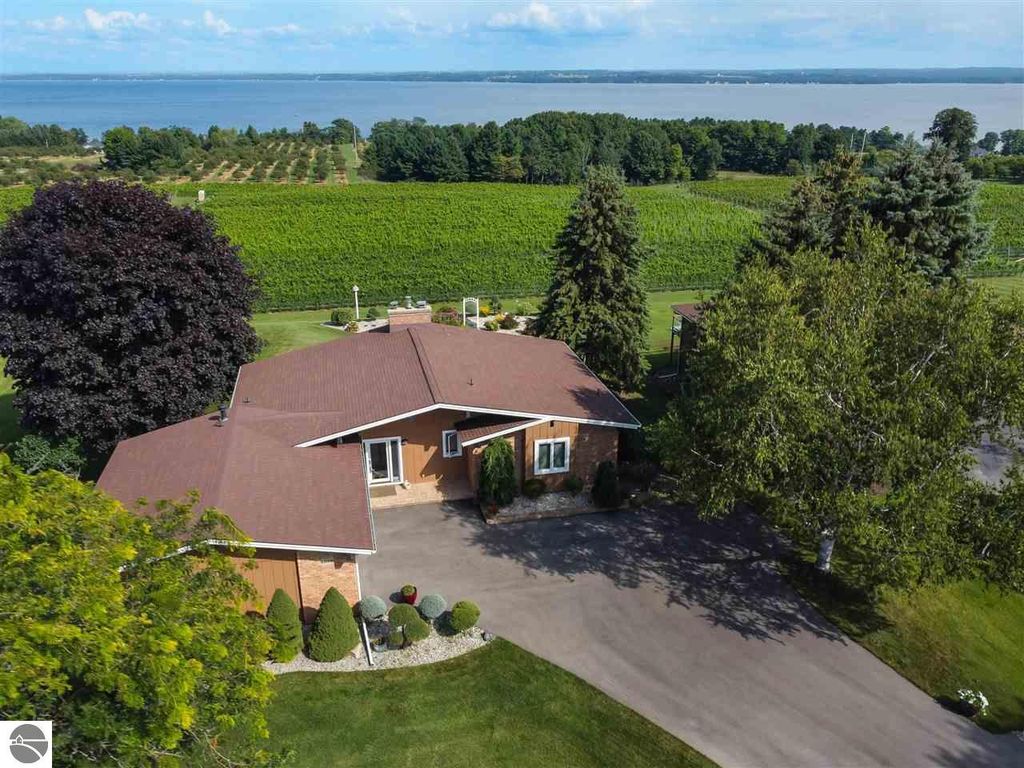 8888 Dawn Cir, Traverse City, MI 49686