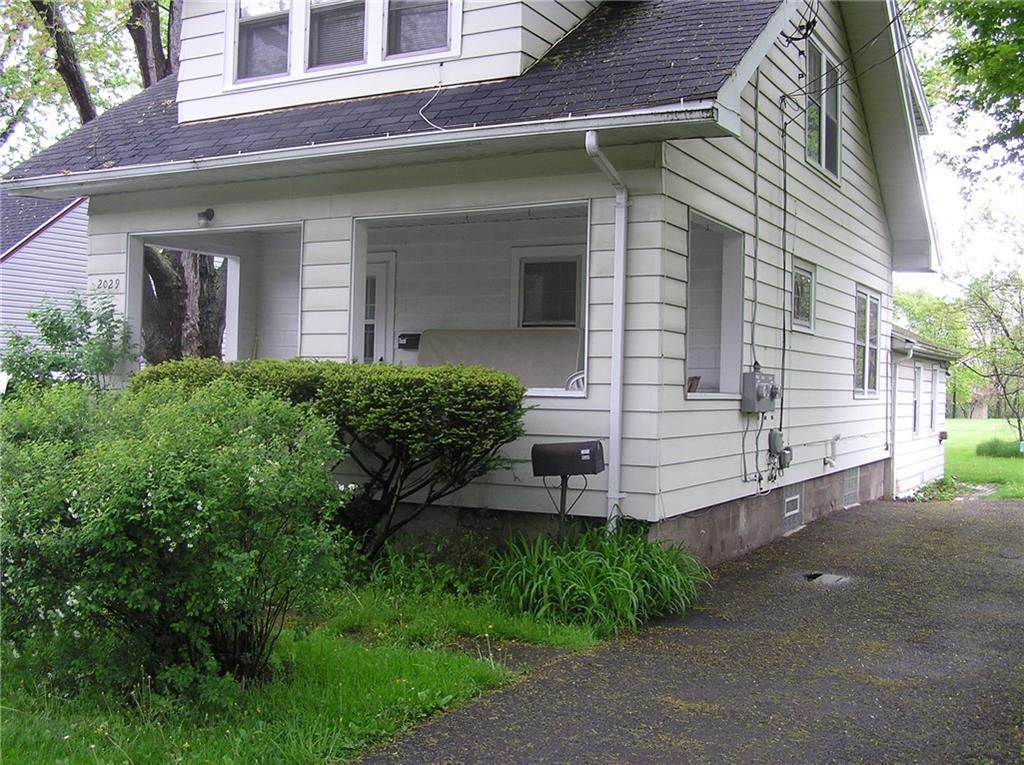 2029 Five Mile Line Rd, Penfield, NY 14526