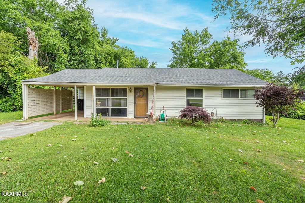 4526 Nicholas Rd, Knoxville, TN 37912
