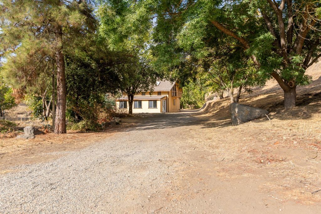 36260 Mistletoe Rd, Squaw Valley, CA 93675 Trulia